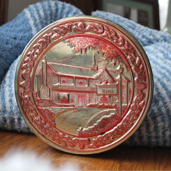 Vintage 1960s **Embossed Collectible Tin** - Picture 6 of 6